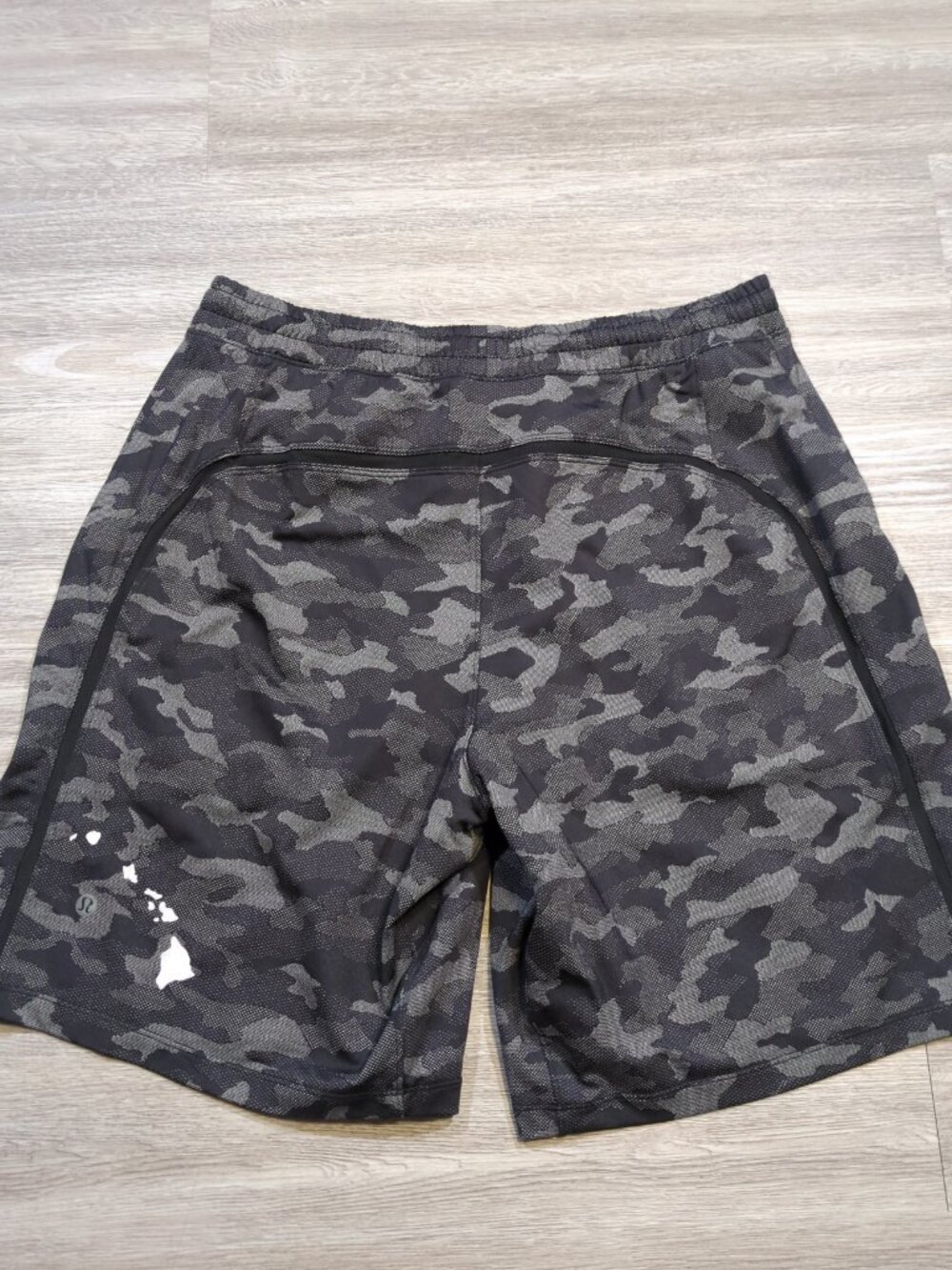 Lululemon Pacebreaker Lined Shorts 9" Black Camo Athletic Men's Large Hawaii